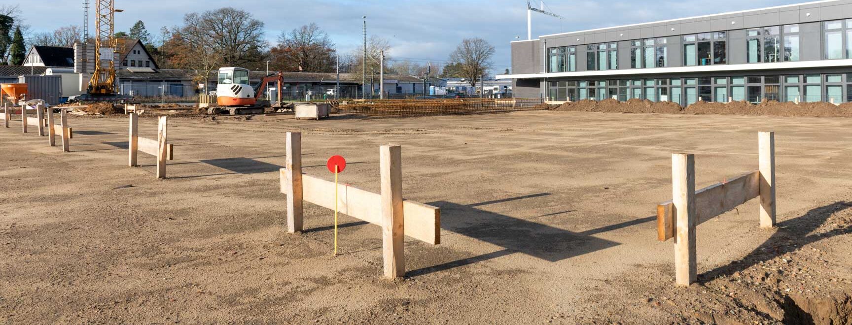 Absteckung eines Baugrundst&uuml;cks f&uuml;r ein Geb&auml;ude.
