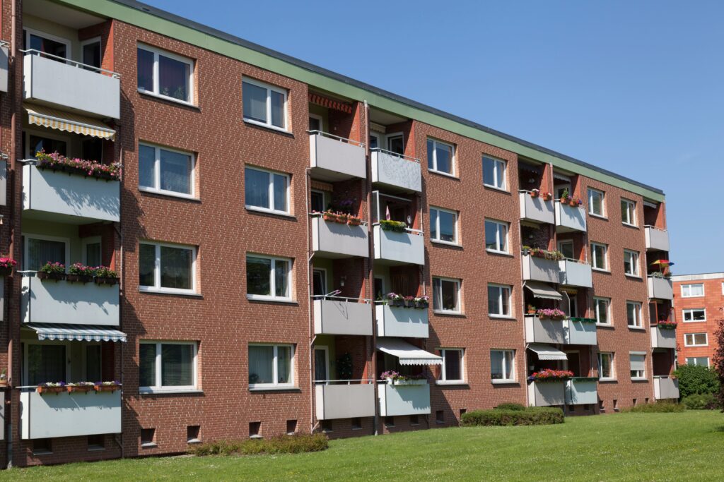 Älteres Mehrfamilienhaus