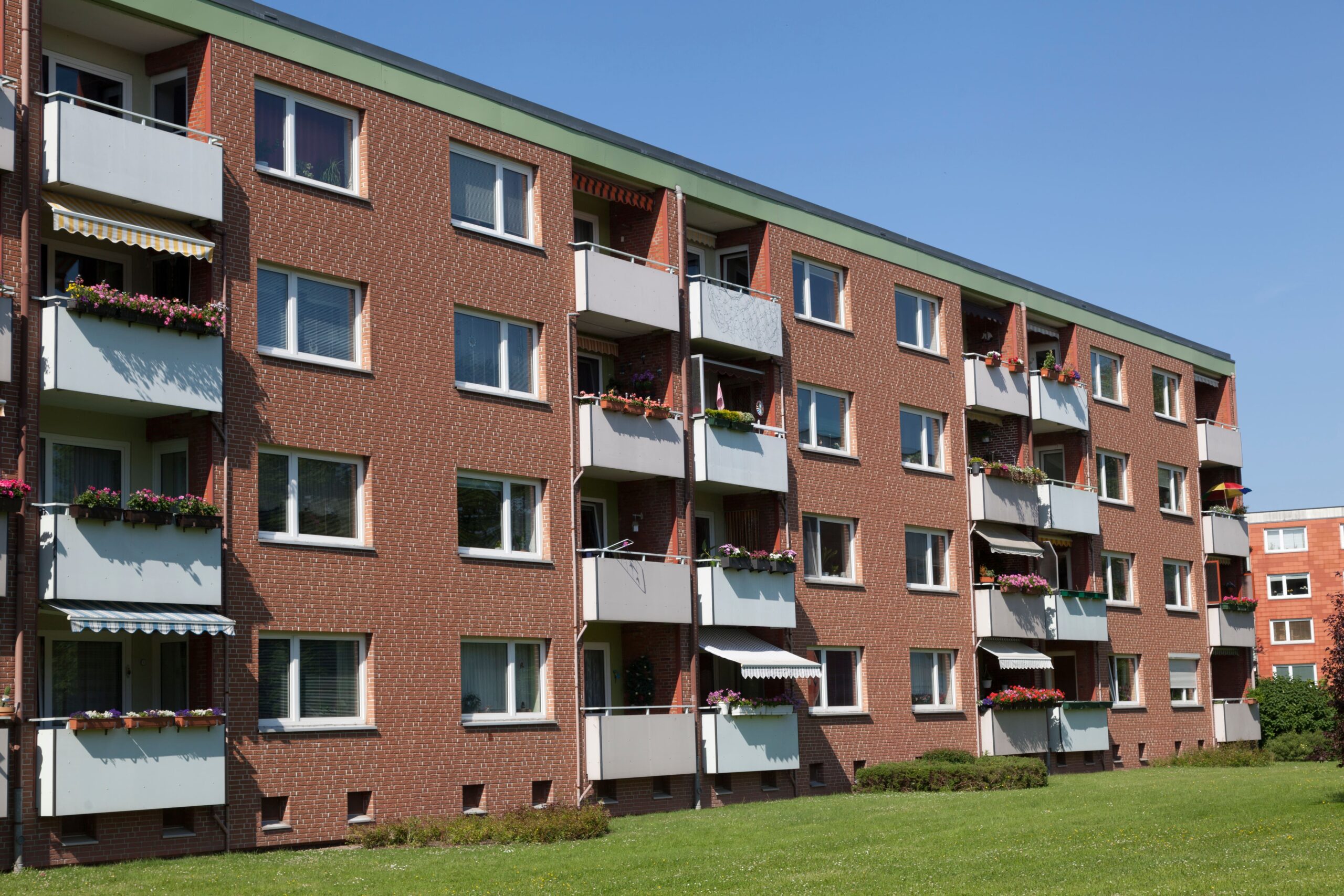 Älteres Mehrfamilienhaus