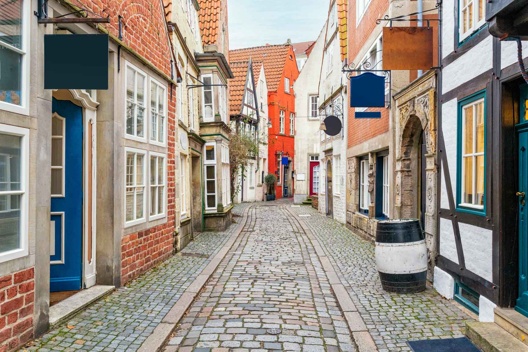 Gasse in einer Altstadt.